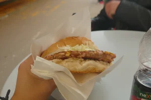 Pljeskavica u Beogradu kao najpoznatiji fast food obrok